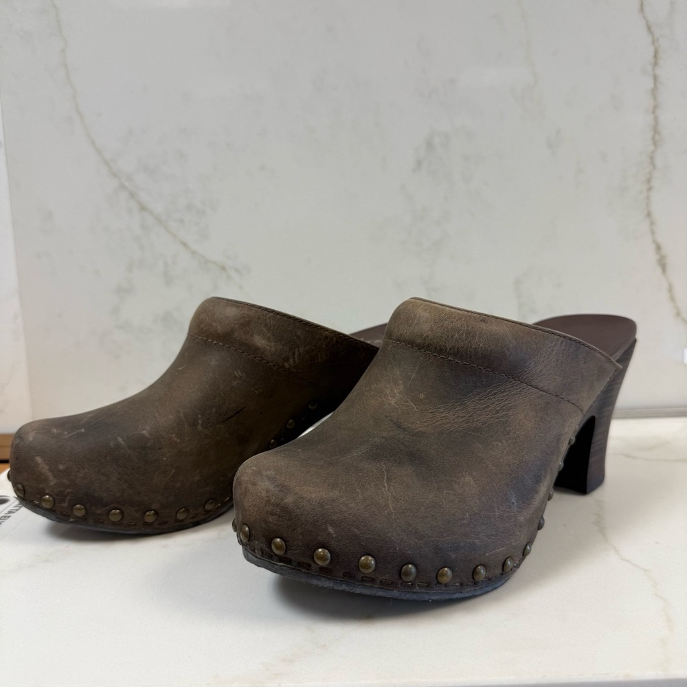 New Dansko Rae Distressed Brown Leather High Heel Mules / Clogs Size 40